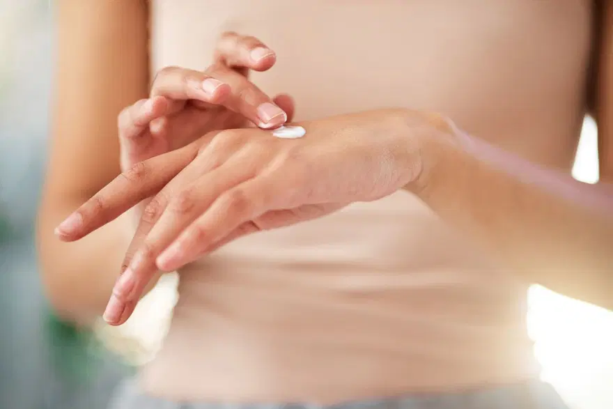 Dermatolog açıkladı: Güneş kremi seçerken mutlaka dikkat etmeniz gerekenler 2 Dermatolog açıkladı: Güneş kremi seçerken mutlaka dikkat etmeniz gerekenler 2