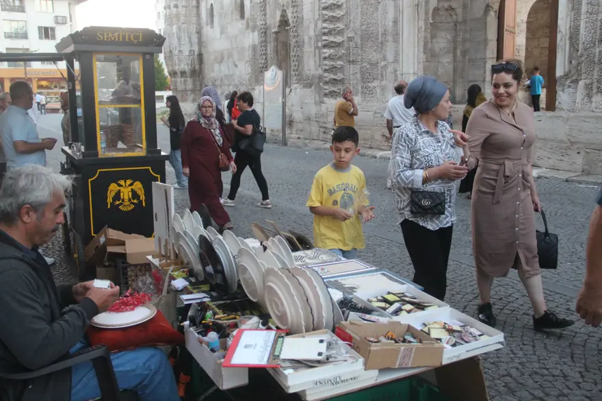Ücret karşılığı dert dinliyor: Kadınlar 200, erkekler 1 TL 