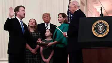 Kavanaugh, Beyaz Saray'da düzenlenen törende yemin etti