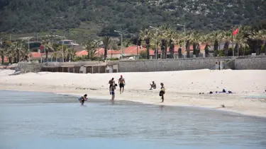 İzmir'de yasağa rağmen denize girdiler: Deniz çok güzel sıcak, değerlendirmek istedim