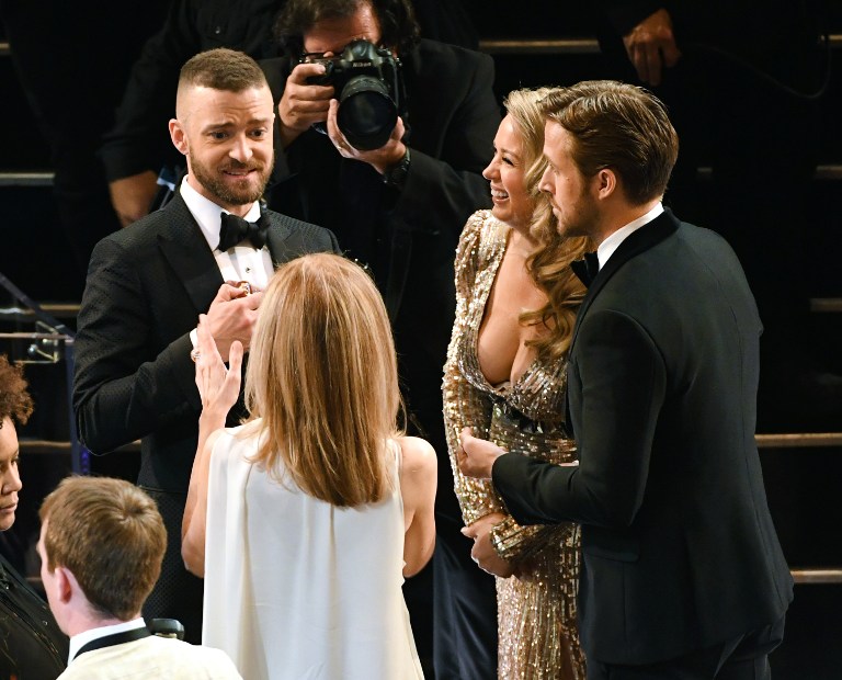 Ryan Gosling'in yanındaki gizemli kadın geceye damga vurdu