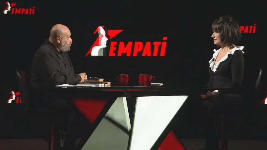 "BARIŞ MANÇO'NUN ÜÇ ŞARKISINI ALMIŞ TEK İNSANIM BEN" 5