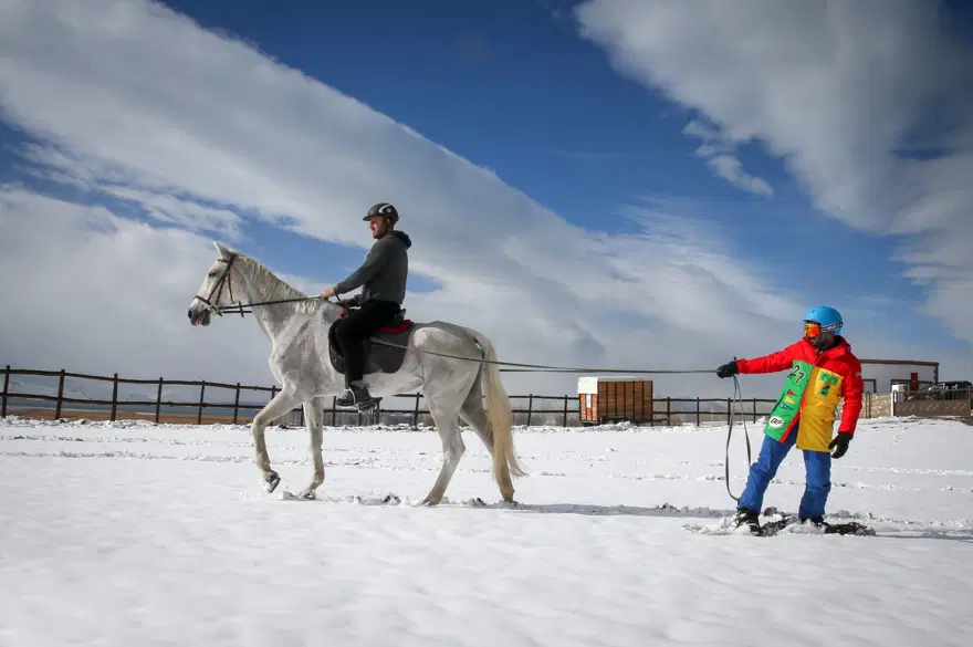 Van'da "Atlı snowboard" heyecanı 9 Van'da "Atlı snowboard" heyecanı 9