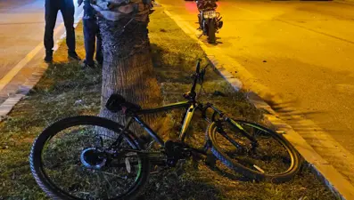 Yaya geçidinden geçen bisikletliye motosiklet çarptı: 1 ölü