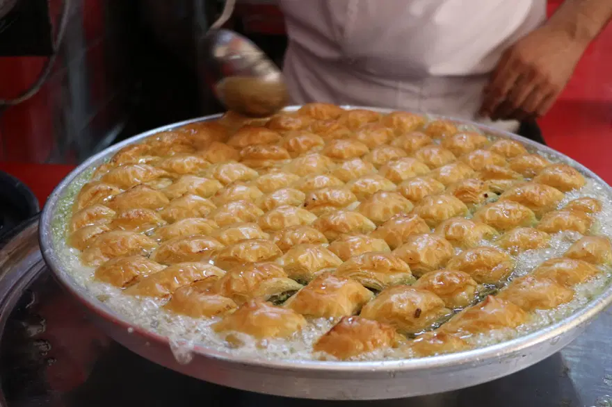 Gaziantepli baklavacılardan Türk çıktığını açıklayan şarkıcı Halsey'e davet 6
