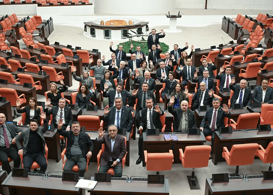 CHP'nin TBMM'de emekli maaşı eylemi