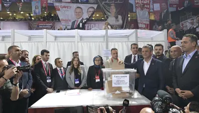 CHP'de kurultay tamamlandı. Özel'in listesine firesiz onay