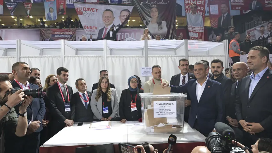 CHP'de kurultay tamamlandı. Özel'in listesine firesiz onay