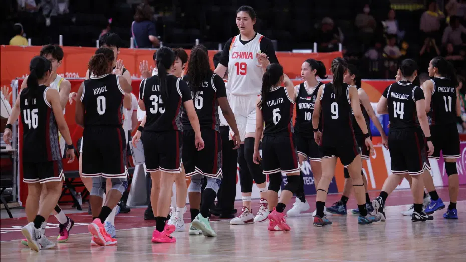 2.20'lik kadın basketbolcu 13 dakikada 22 sayı attı