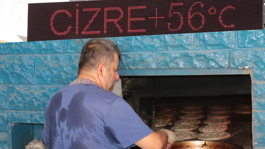 Dışarısı 55, içerisi 80 derece. Serinlemek için bunları yapıyorlar