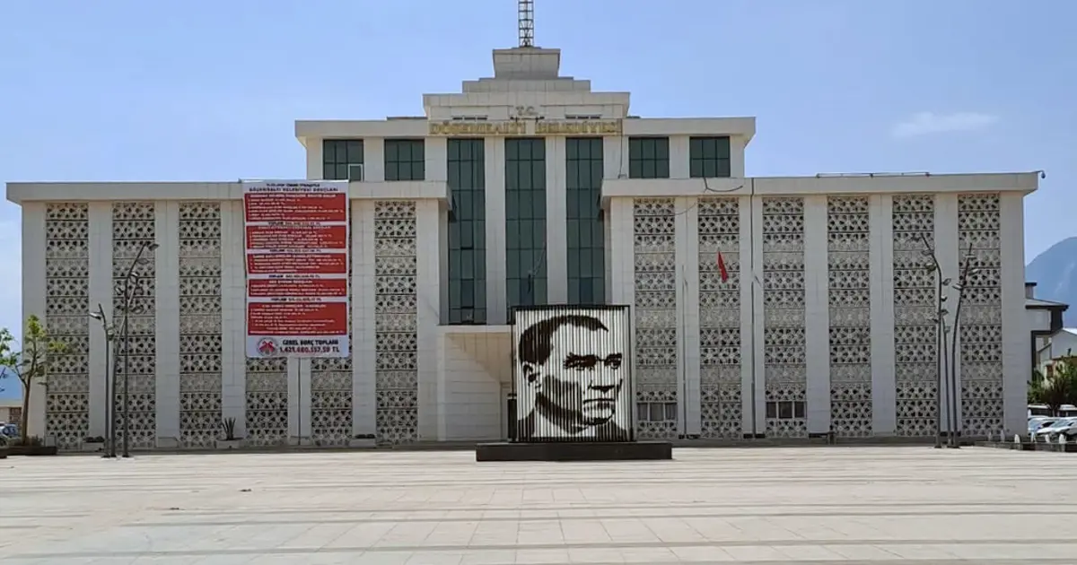 Döşemealtı Belediyesi'ne yolsuzluk operasyonu. 10 şüpheli gözaltında