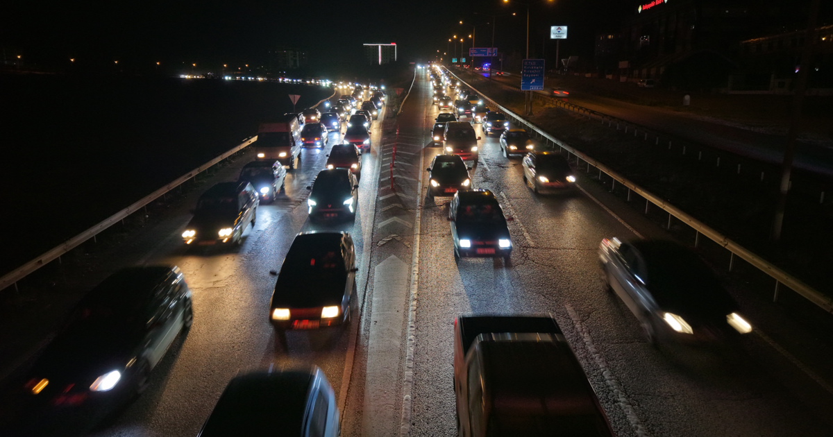 Tatilcilerin dönüş yoğunluğu: 43 ilin geçiş noktasında trafik arttı