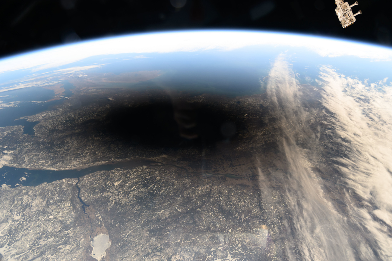 Astronotlar tam Güneş tutulmasını uzaydan fotoğrafladı
