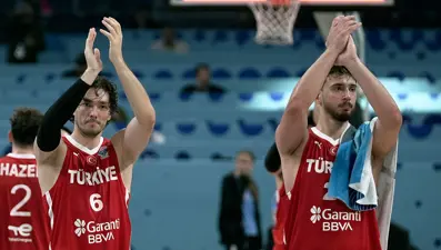 12 Dev Adam liderlik için sahaya çıkıyor