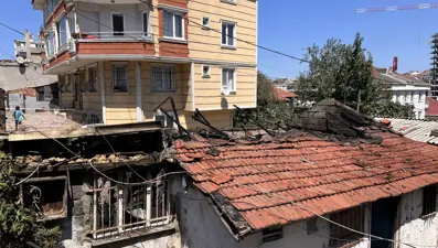 Gaziosmanpaşa’da gecekondu alevlere teslim oldu