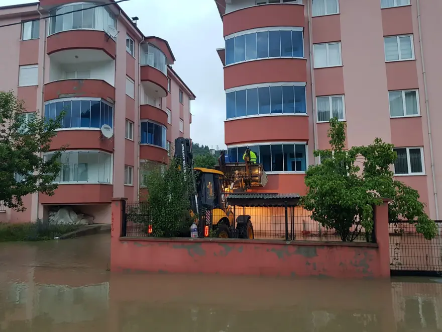 Batı Karadeniz'i yine sel vurdu 70