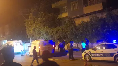 Evinin karşı kaldırımında ölü bulundu