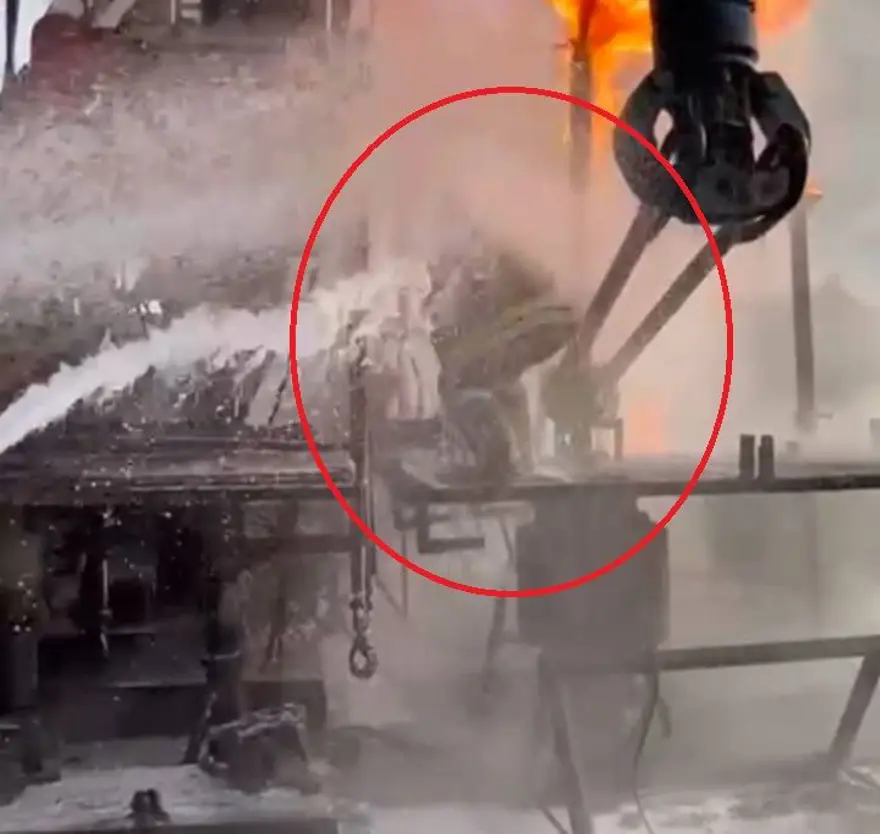 Petrol kuyusunda korkutan yangın 2 Petrol kuyusunda korkutan yangın 2