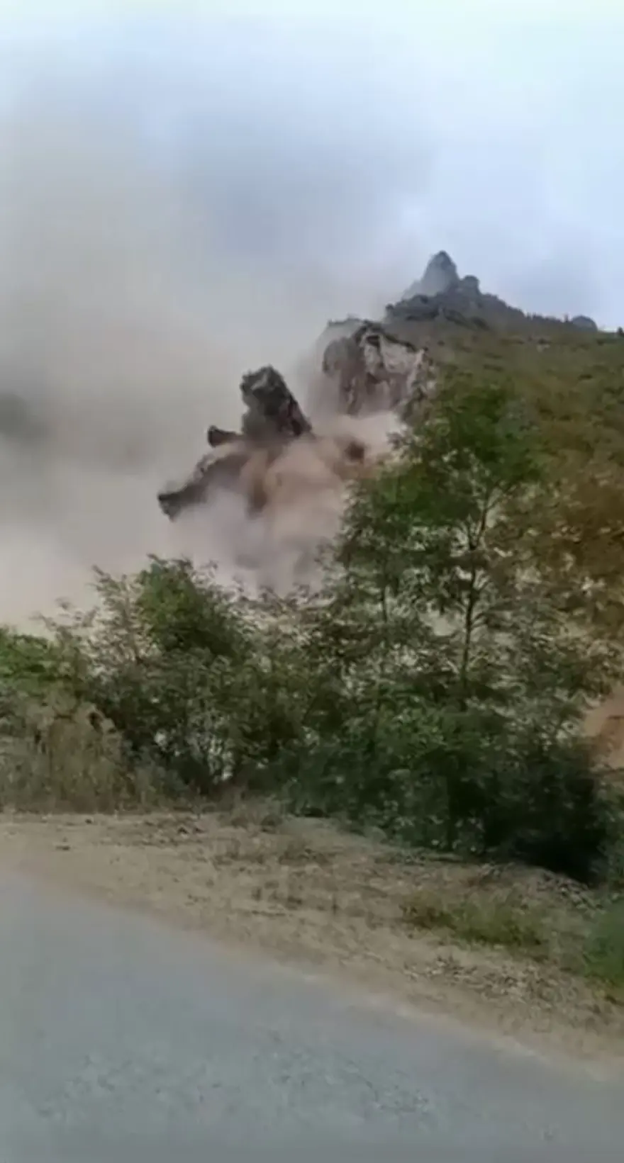 Trabzon'da taş ocağında heyelan 5