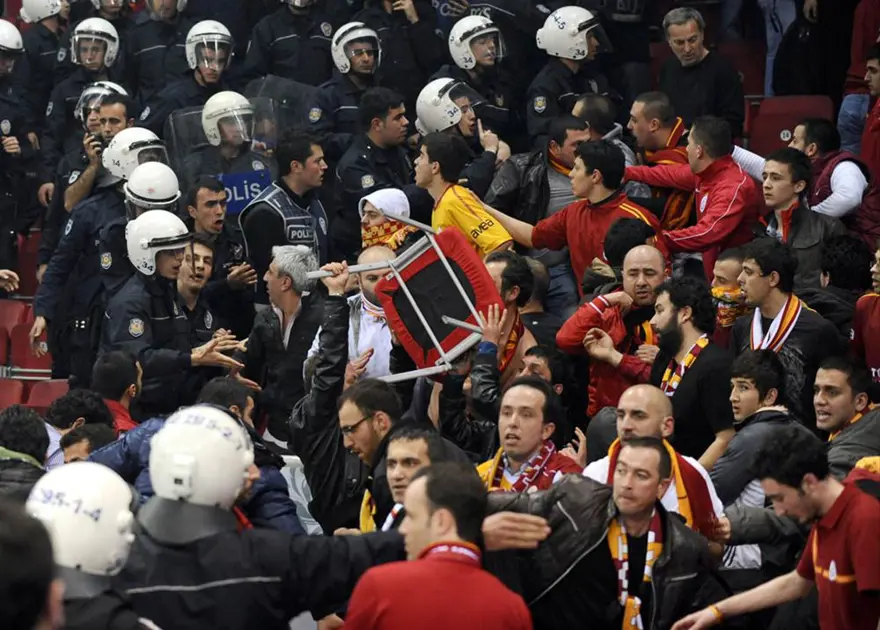 Derbi değil savaş 8 Derbi değil savaş 8