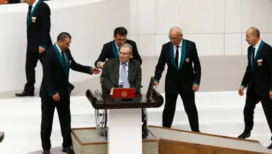 Deniz Baykal yemin etti