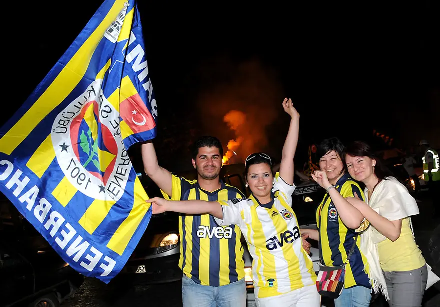 Her yer sarı lacivert 