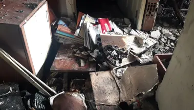 İzmir'de buzdolabı patlayan ev harabeye döndü