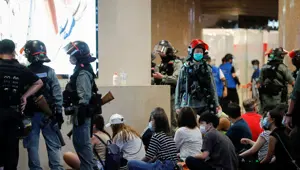 Hong Kong'da Ulusal Güvenlik Yasası protestolarında 300'den fazla gözaltı