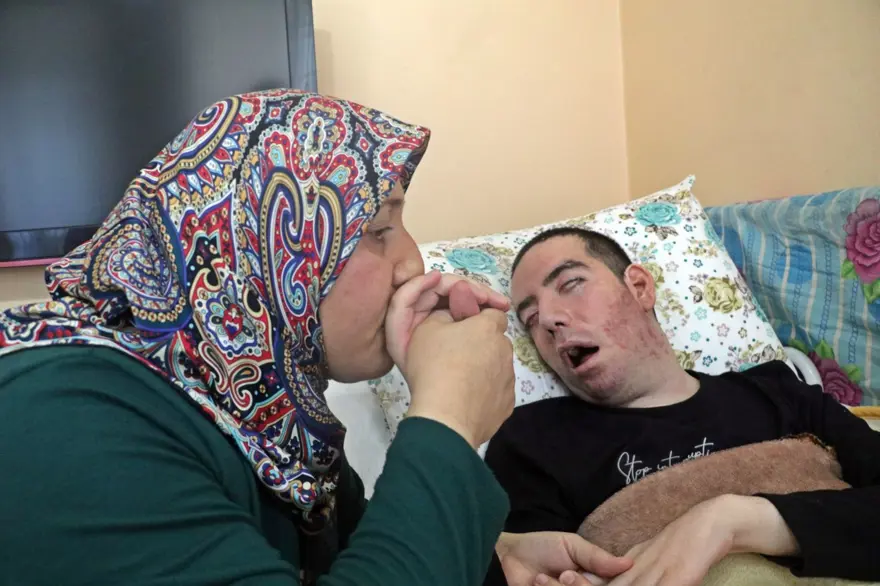 13 yıl gözlerini hiç kapatamadı, sesi kısık kaldı: SSPE hastası gencin acı hikayesi 