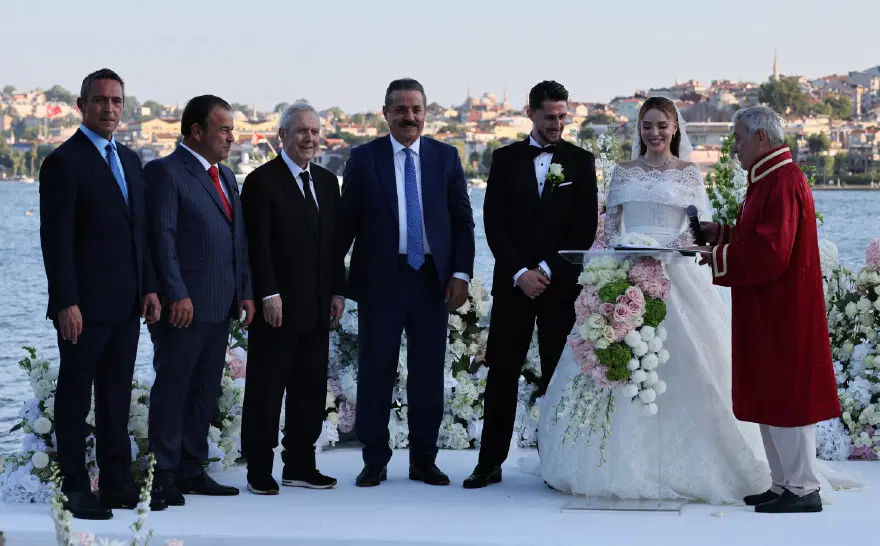 Fenerbahçeli İsmail Yüksek dünyaevine girdi. Ünlü isimler ve futbolcular düğüne akın etti 