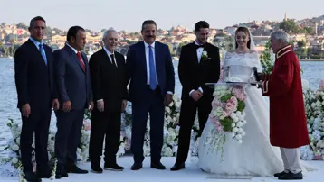 Fenerbahçeli İsmail Yüksek dünyaevine girdi. Ünlü isimler ve futbolcular düğüne akın etti