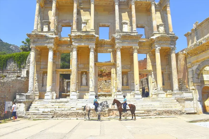 Efes Antik Kenti'nin güvenliği atlı jandarmaya emanet 4