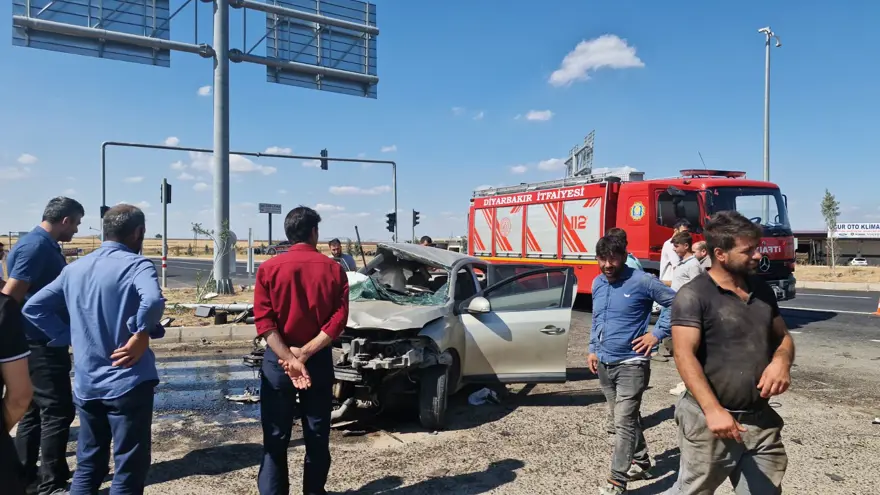 Tanker ile otomobil çarpıştı: 2'si ağır 4 yaralı 6