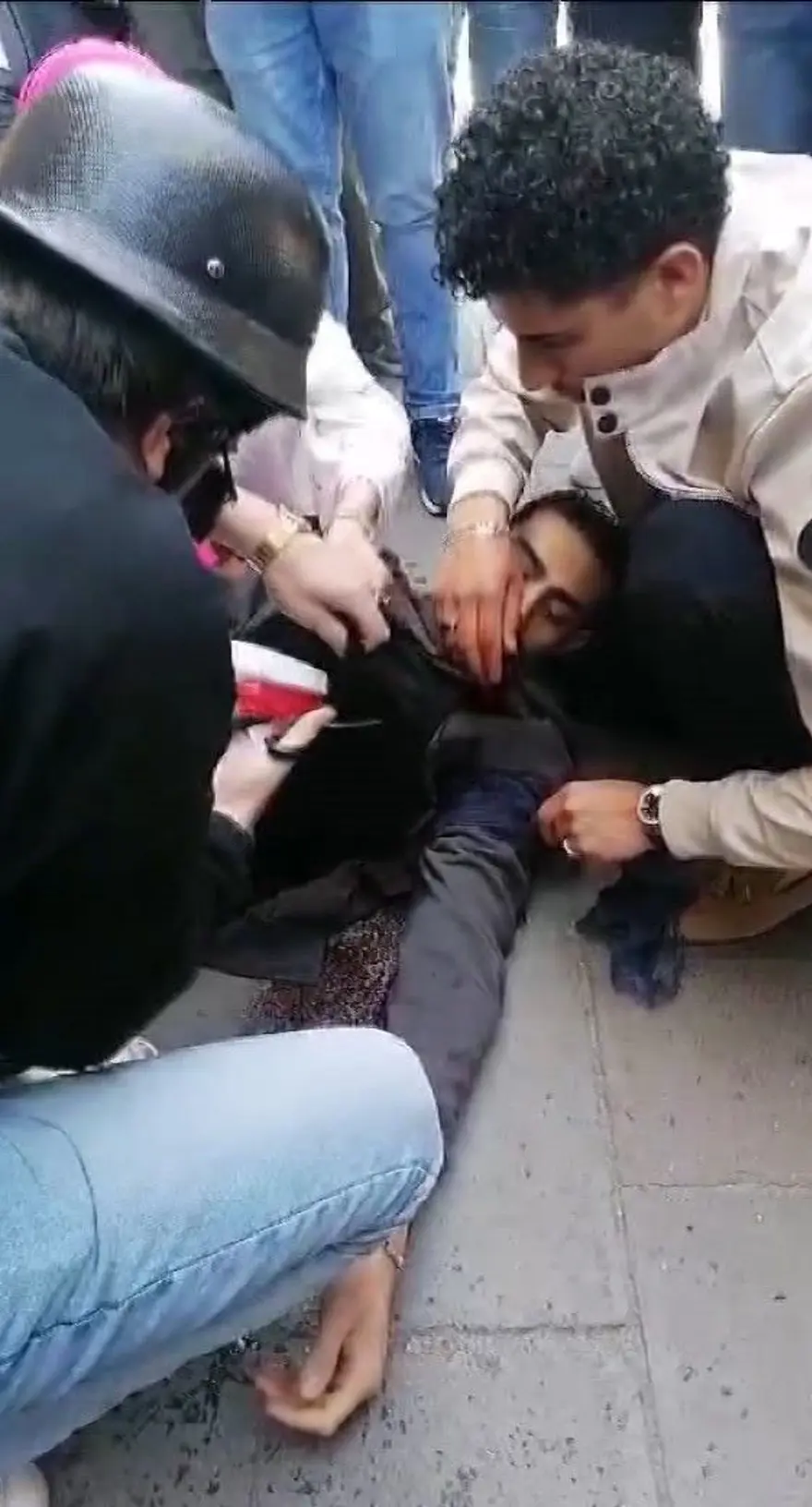 Fatih'te turistlerin dehşet anları: Ayağına bastı diye iki gün sonra bıçakladı 4 Fatih'te turistlerin dehşet anları: Ayağına bastı diye iki gün sonra bıçakladı 4