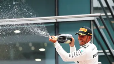 Çin'de kazanan Hamilton