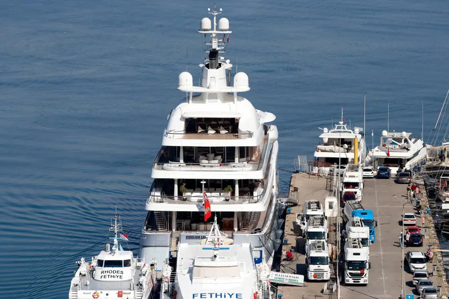 Fethiye'de lüks yata 230 bin litre yakıt ikmali 4