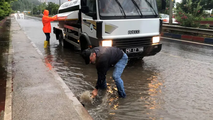 Zonguldak'ta sağanak: Yollar göle döndü 7