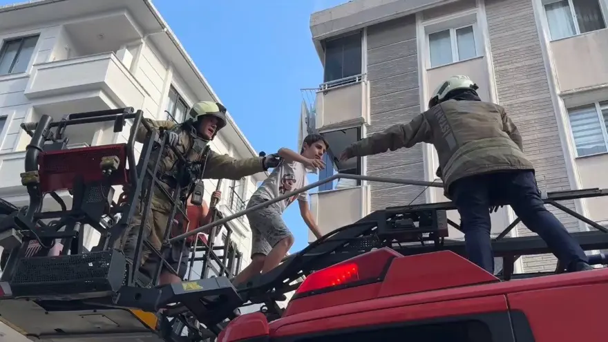 Avcılar'da yangın paniği: Bir aile mahsur kaldı 5