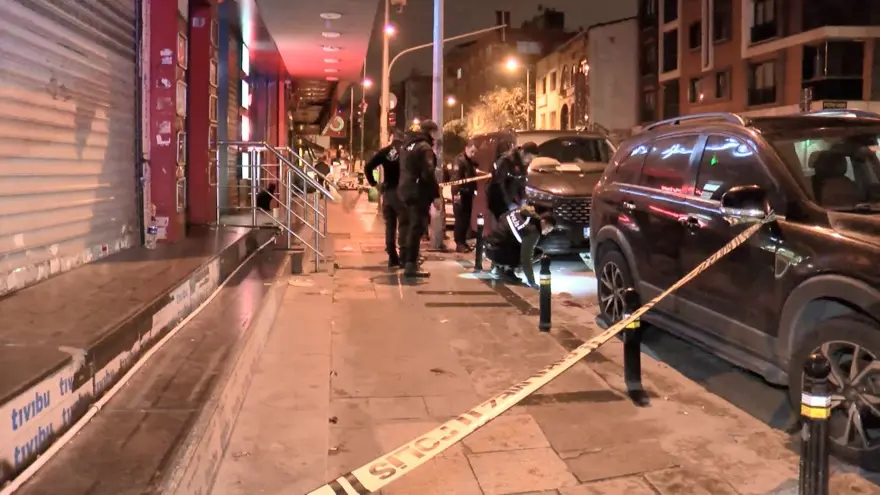 İstanbul’da saldırı: Kaldırımda yürüyenlereateş açıldı 5