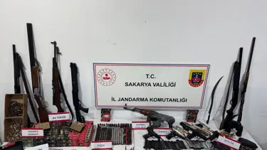 Ev değil cephanelik: Uzun namlulu silahlar ve binlerce mermi yakalandı