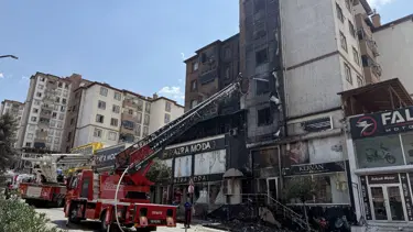 İş yerindeki yangın bütün apartmanı sardı: 23 kişi hastanelik oldu