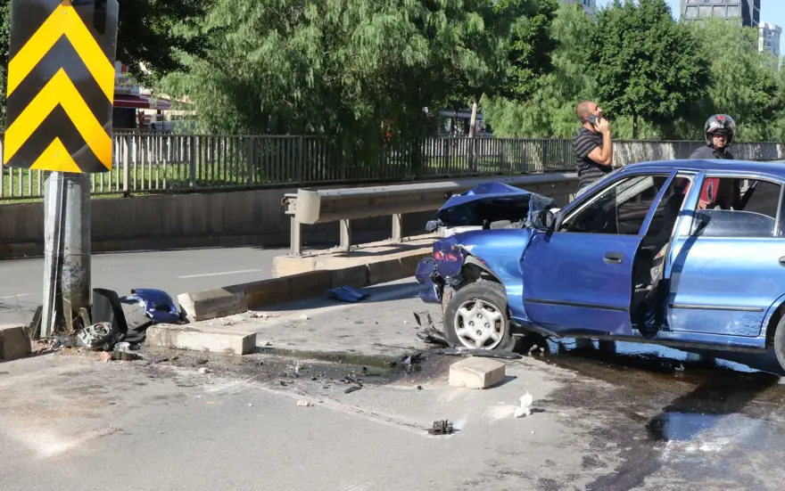 Sınav dönüşü feci kaza: Sürücü sıkıştı, 1’i bebek 5 çocukyaralandı 2