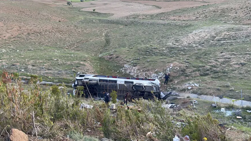 Niğde'de öğrencileri taşıyan otobüs devrildi: 3 kişi öldü, 41 kişi yaralandı 