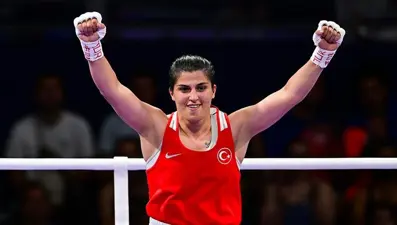 Busenaz Sürmeneli, Dünya Boks Şampiyonası’nda çeyrek finale çıktı