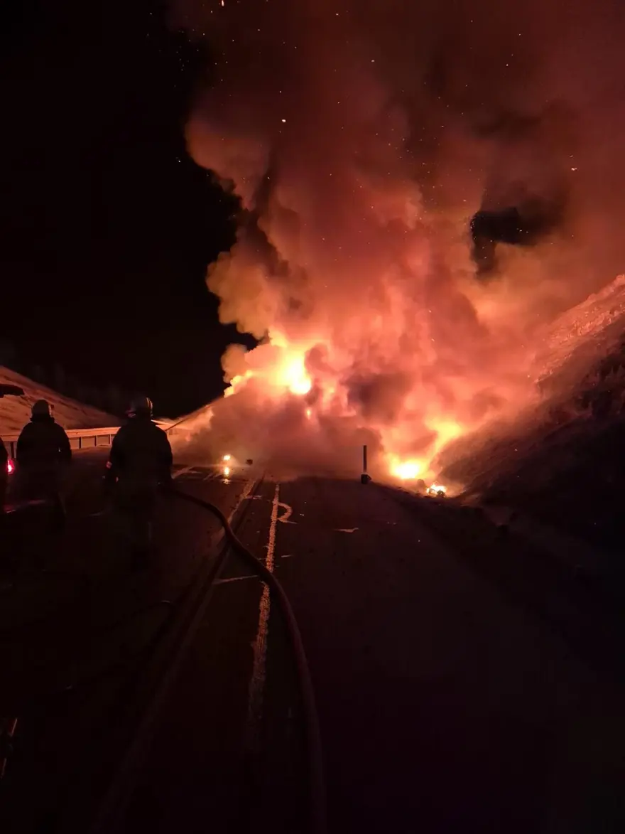 İplik yüklü TIR alev alev yandı, ulaşım durma noktasına geldi 4