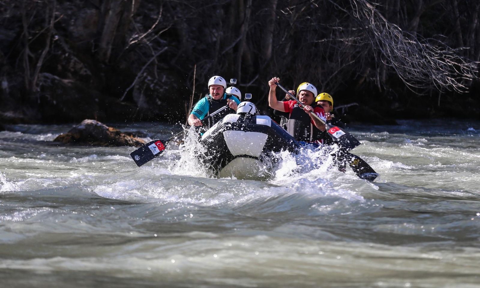 Bakan Varank Munzur Nehri'nde rafting yaptı