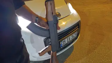 Mobilyacının ahşap silahı polisi harekete geçirdi