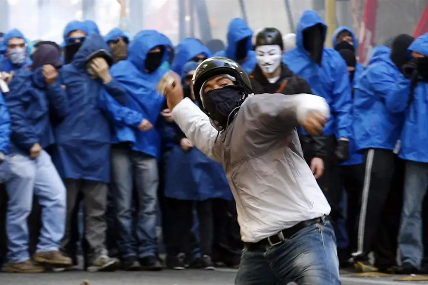 İtalya'da tepki çeken müdahale 13