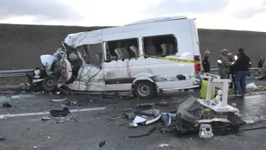Van ve Sivas'ta iki feci kaza: 10 can kaybı, 28 yaralı