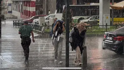 Yağmura hazırlıksız yakalandılar